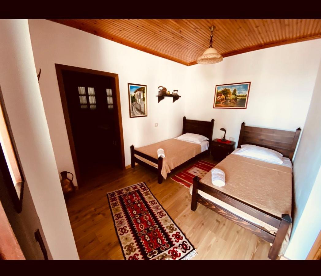 Kris Guesthouse Берат Екстериор снимка