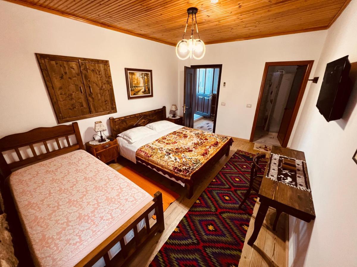 Kris Guesthouse Берат Екстериор снимка