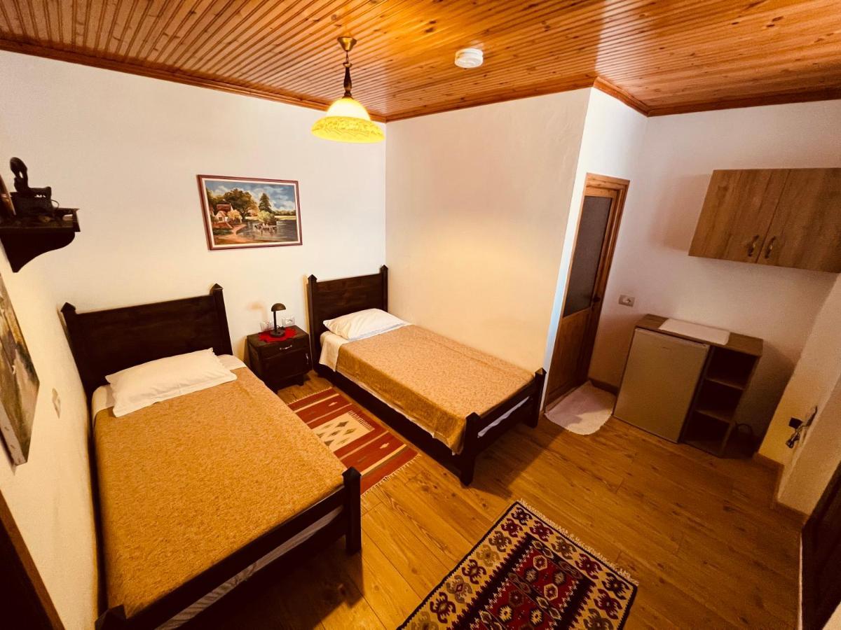 Kris Guesthouse Берат Екстериор снимка